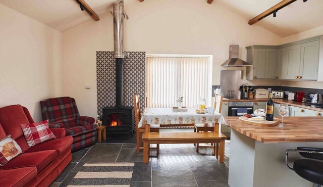 Boutique 3-bedroom cottage in a stunning countryside location with private deck and hot tub