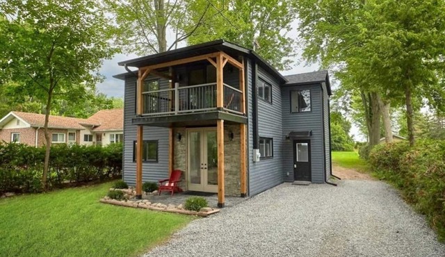 Boutique 3-Bedroom Cottage w/Water Access & HotTub