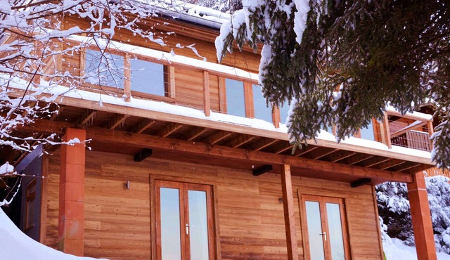 Boutique Alpine Chalet with Panoramic Views next to Ski Lift