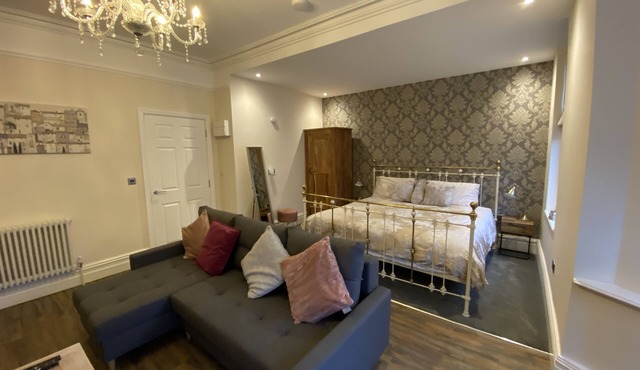 Boutique Apartment in great location with private parking