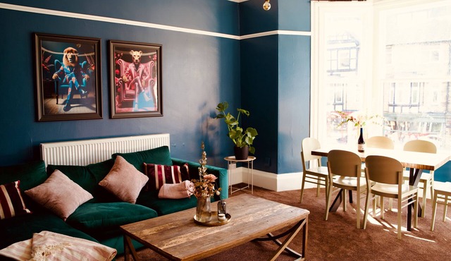 Boutique Apartment - Sleeps 6 & Free Parking