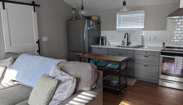 Boutique Carriage House - Private 1bd/1bath