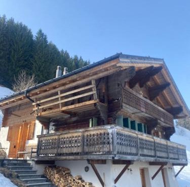 Boutique Chalet Panoramic Views Hot Tub