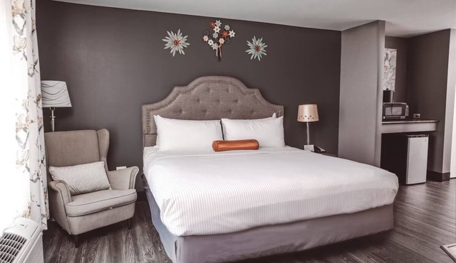 Boutique Comfort w/Library Lounge, Game Nights, Firepits & Outdoor Spaces