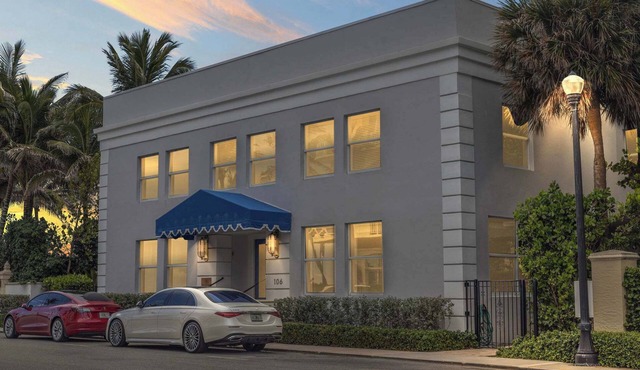 Boutique condo w/oceanfront & walk to Worth Ave