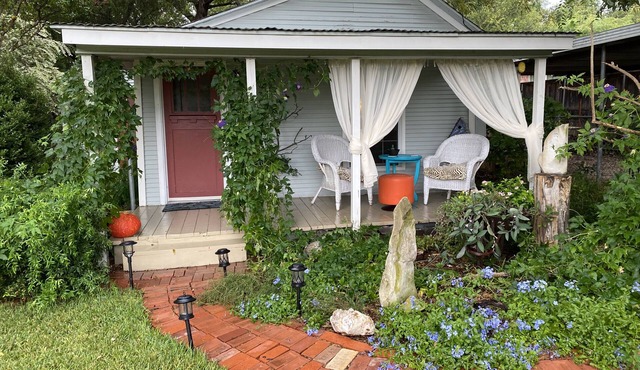 Boutique Cottage Near Bishop Arts