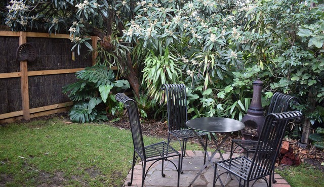 Boutique creek side B&B. Walking distance to everything.