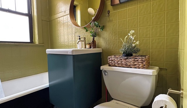 BOUTIQUE DESIGNER FLAT IN LINCOLN PARK