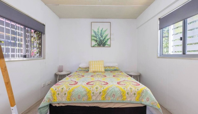 Boutique granny flat— A/C +Wifi+ Parking+ Deck