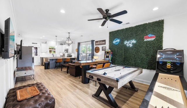 Boutique Greenville Retreat · Hot Tub & Arcade Games · Fire Pit · Sleeps 9