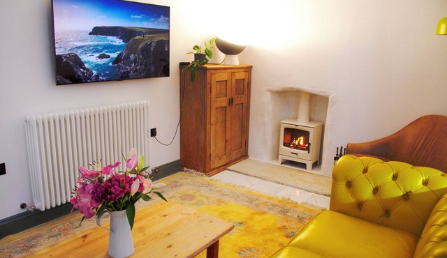 Boutique Holiday Let, Large, Light and Stylish, Centrally Located with Sea Views