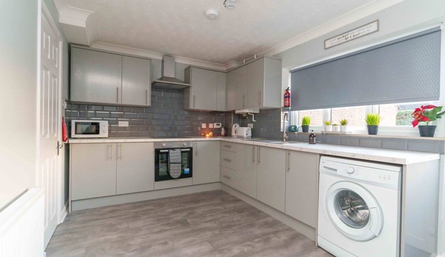 Boutique Home Sleeps 6 Free Parking with garden