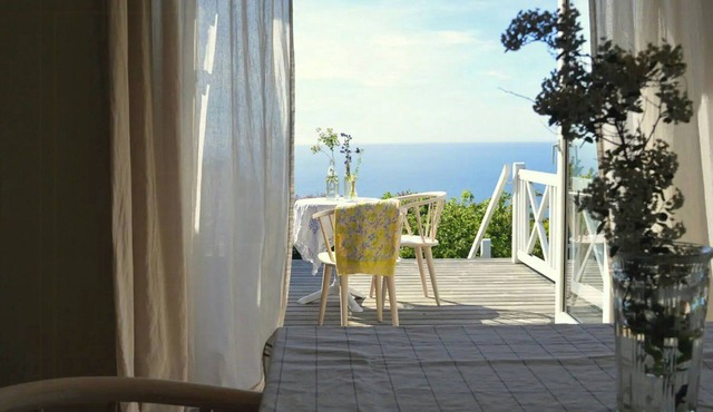 Boutique home with sea view in Vang