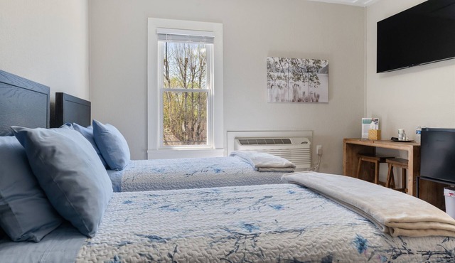 Boutique Hotel Centrally Located in Tellico Plains, The Cole Room 4C