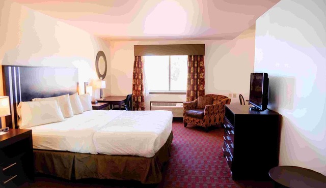 Boutique Hotel– Enjoy Clean Rooms, Hot Breakfast, WiFi, & Family Hospitality!