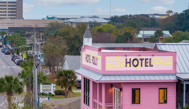 Boutique Hotel Folly Room 4: King Studio - cozy porch views of the Folly River