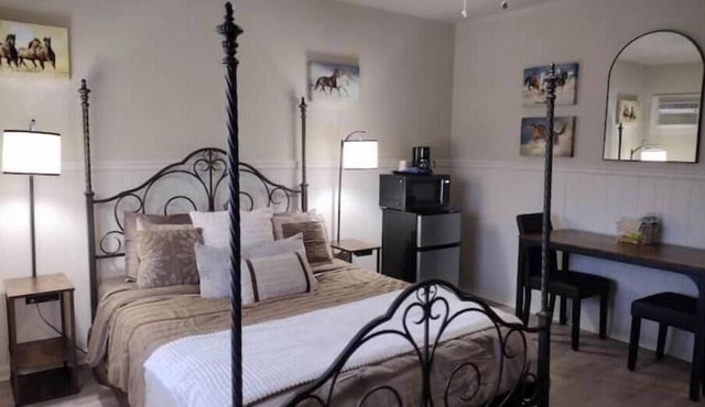 Boutique hotel in historic downtown Ocala: Queen
