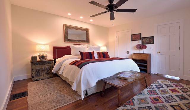 BOUTIQUE HOTEL - King deluxe Suite 1/2 mi. from Santa Fe Plaza