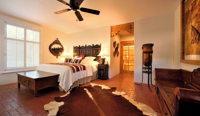 BOUTIQUE HOTEL - King deluxe Suite 1/2 mi. from Santa Fe Plaza