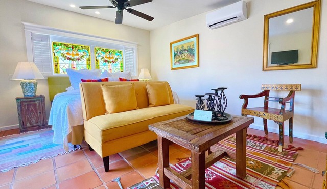 BOUTIQUE HOTEL - King deluxe Room-1/2 mi. from Santa Fe Plaza