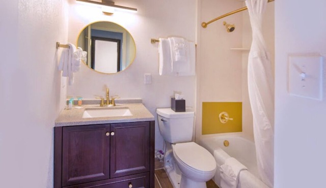 boutique hotel room for rent. Free Homecooked breakfast buffet every morning.