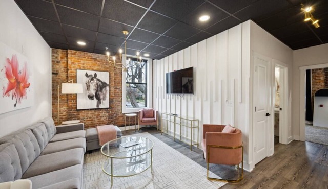 Boutique Hotel | The Kentucky Oaks Suite