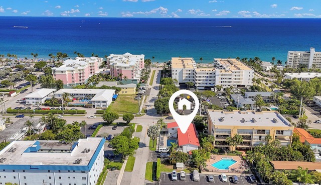 Boutique Hotel 2 bed/1 bath Townhome w/POOL, LOCATION! Walk to BEACH/Nightlife