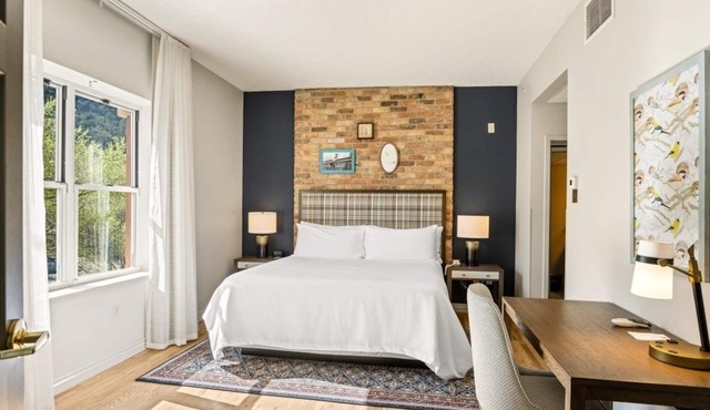 Boutique Hotel Near Downtown Attractions, Dining, Museums, Parking & Modern Room