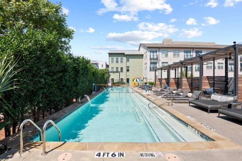 Boutique King Suite Near Legacy West King Bed Pool & Gym