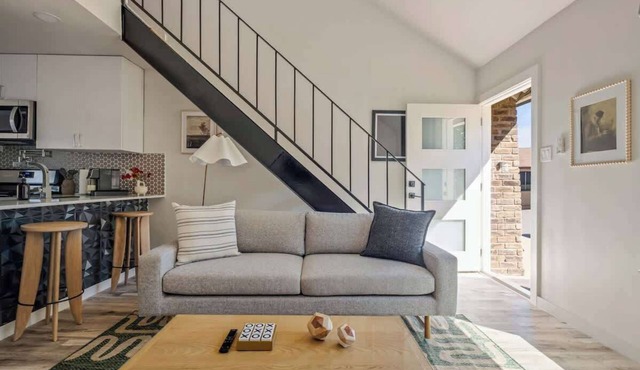 Boutique Loft in Austin | WiFi | Parking | Pets