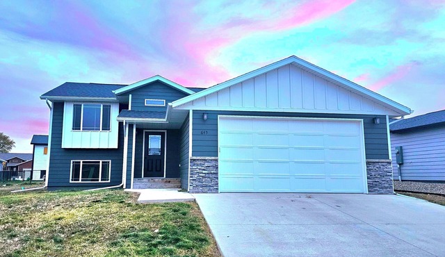 Boutique Modern Home - Peaceful Stay with Easy Commute to Rapid City Hospitals