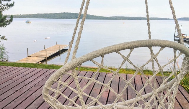 Boutique Muskoka Oasis. ★Waterfront★Firepit★Hottub