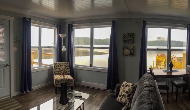 Boutique Oceanfront Suite Within Minutes of Tablelands and Woody Point
