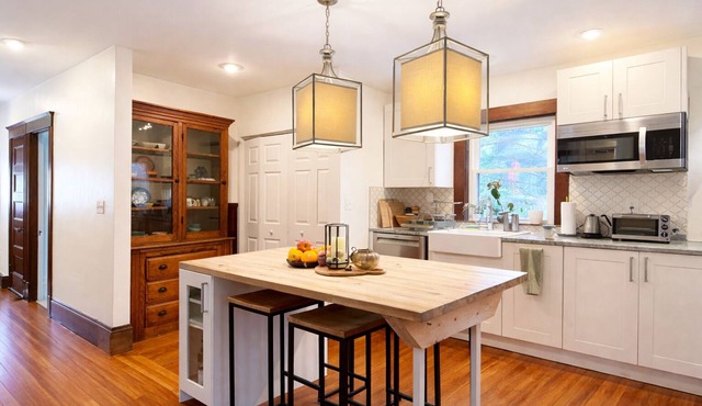 Boutique Porter Square home/1 stop from Harvard