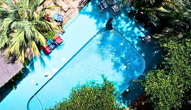Boutique resort, couples, hot tub/pool/guest house