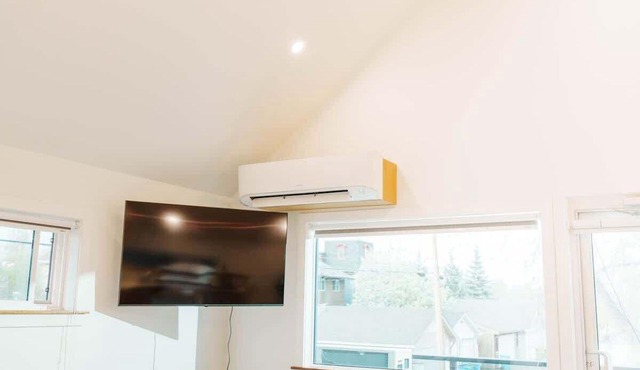 Boutique Riverside Loft Near Downtown