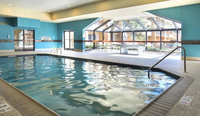 Boutique shopping in Franklin Lakes! FREE Parking, Pet-friendly, Seasonal Pool!