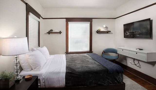 Boutique South Park Craftsman Studio