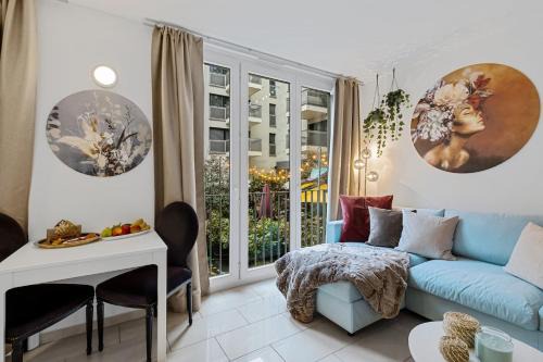 Boutique Stay King Size Bed 700Mbps Smart TV