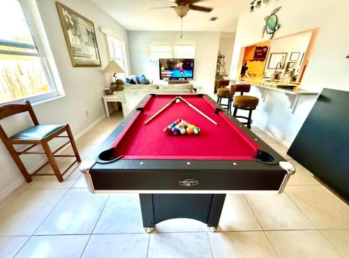 Boutique Stay - Near Beach, PSP4, Billiard or PingPong, Fire Pit, Private Yard