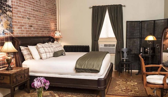 Boutique Stay w/Vintage Decor & Beautiful Courtyard near Yellowstone Adventures