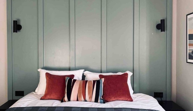 Boutique studio, twin beds, en-suite & kitchenette