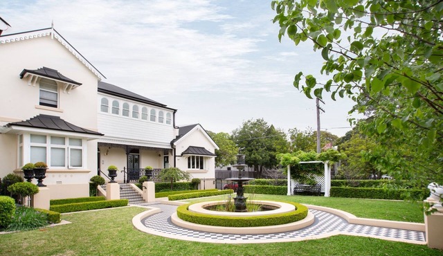 Boutique Studio with Balcony in Perfect Location