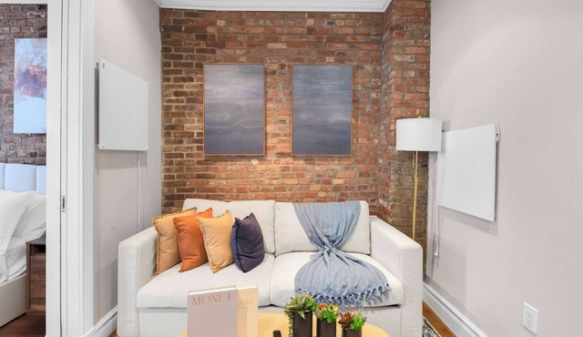 Boutique-Style 2BR Haven | Sleeps 5 | Heart of LES