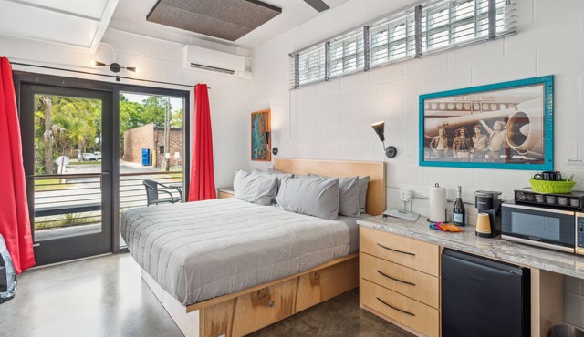 Boutique Vera Hotel Room 100: King Room in the Heart of Folly Beach ADA