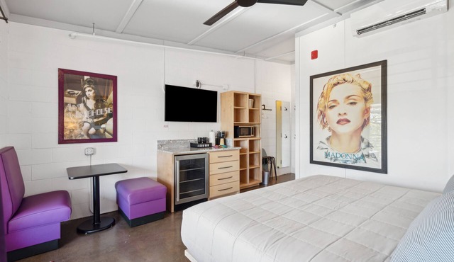 Boutique Vera Hotel Room 401: King Room in the Heart of Folly Beach