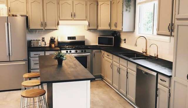 BOUTIQUE WINE COUNTRY HOME WITH POOL AND HOT TUB