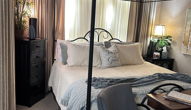 Bow-wood Suite @ BoisD’Arc Bungalow & Suites - Rustic/Romantic Getaway