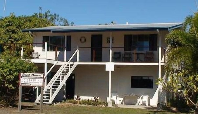 Bowen Boathouse - Ocean Views