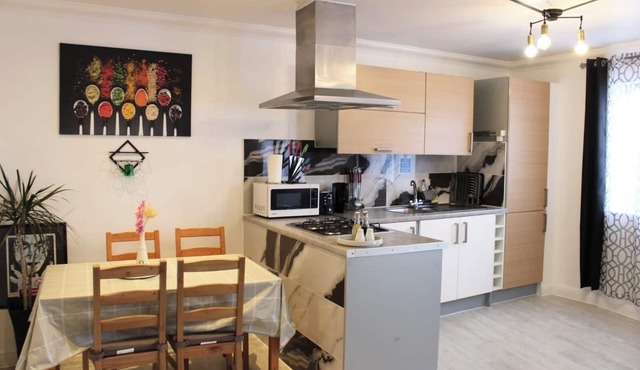 Bowery Apartment - 2 Bedrooms 1st Floor